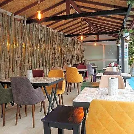 Hotel M 2*